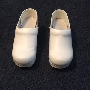 Nursing shoes